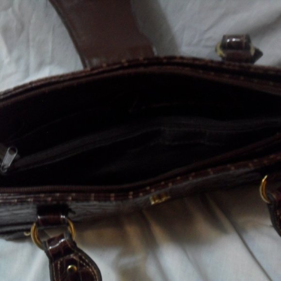 Linear crocodile print hand bag - Picture 5 of 10